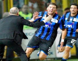 Stendardo con la maglia dell'Atalanta