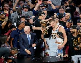 Il primo titolo per i Nuggets!