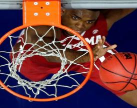 Retin Obasohan, con la canotta del suo college, l'Alabama