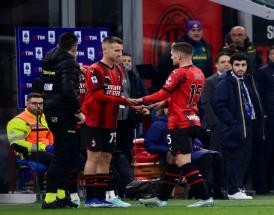 Camarda all'ingresso in campo