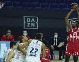 JaJuan Johnson in azione con il Bayern