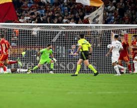 Leao in gol in mezza rovesciata all'Olimpico contro la Roma