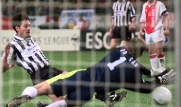 Amoruso apre le marcature ad Amsterdam nella semifinale di Champions