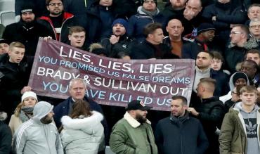 I tifosi del West Ham, inferociti con la dirigenza!