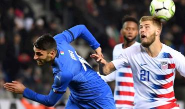 Grifo in maglia azzurra