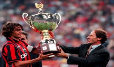 Maldini e Baresi alzano il trofeo Luigi Berlusconi!