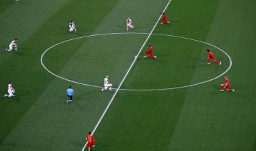 Il Belgio inginocchiato con la Finlandia