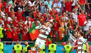 Ronaldo con la maglia Nike del Portogallo