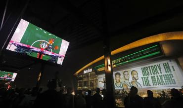 Un maxischermo a Milwaukee durante le Finals 2021!