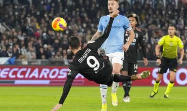 Morata in acrobazia all'Olimpico