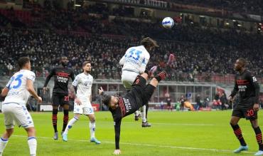 Olivier Giroud in acrobazia!