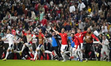 La gioia dei calciatori serbi a Lisbona