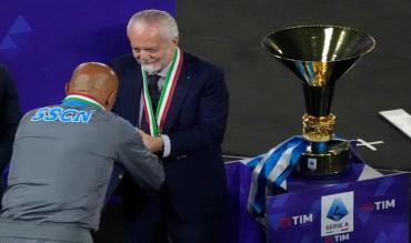 Luciano Spalletti con la medaglia per lo storico Scudetto 2023!