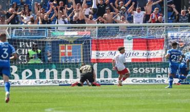 L'esultanza dopo il gol al Bari